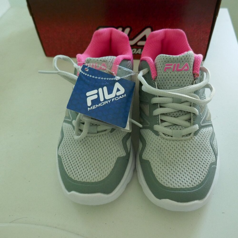 NWT Fila Women’s Memory Panorama running shoes size 6.5 gray/pink